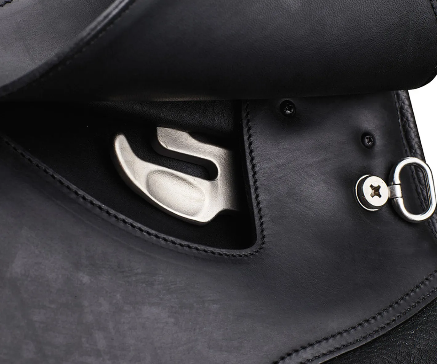 SADDLERY BRANDS INTL Arena WIDE Dressage Saddle