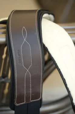 EQUIFIT ® Anatomical Hunter Girth with SheepsWool™ T-Foam Liner