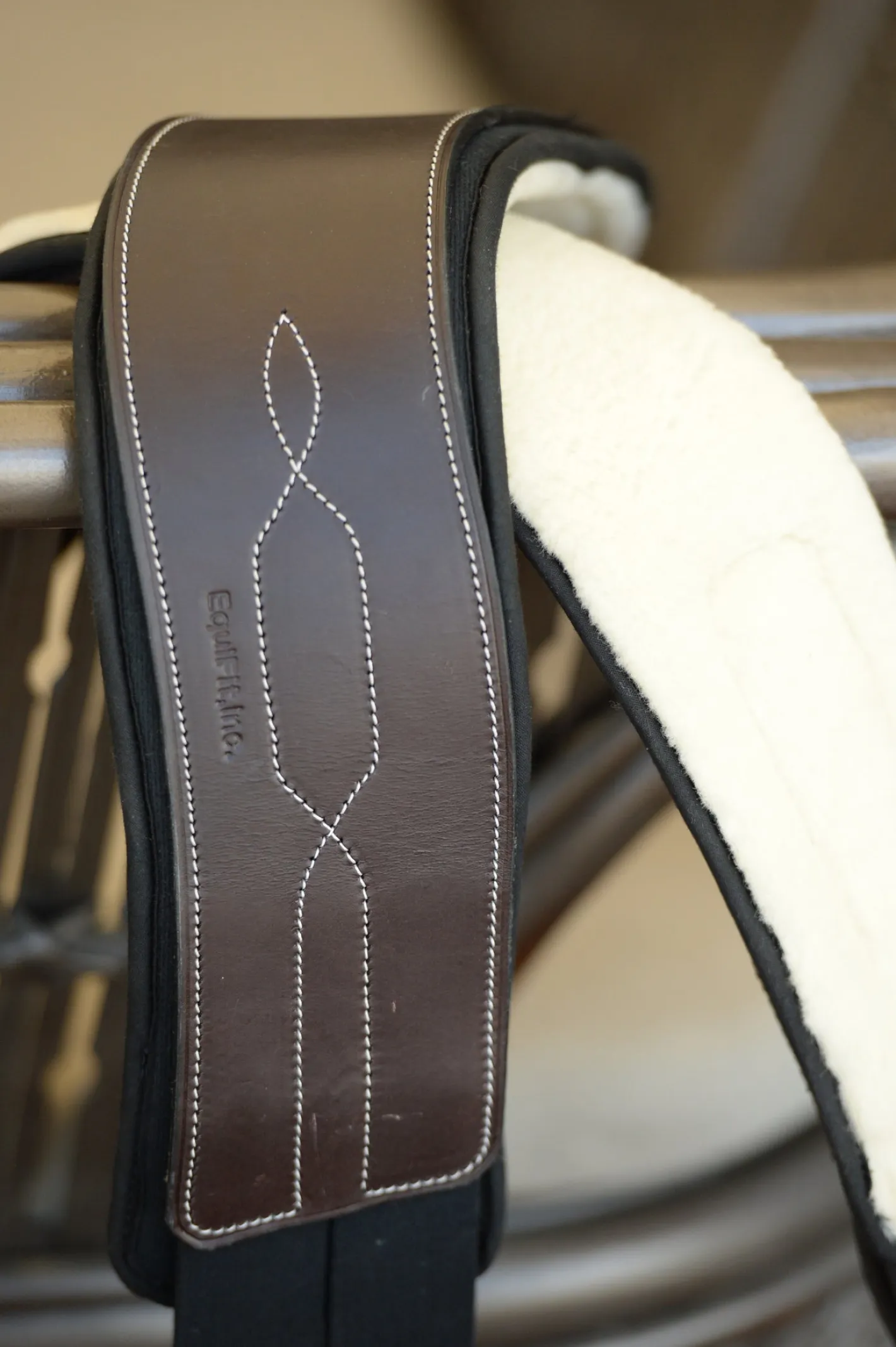 EQUIFIT ® Anatomical Hunter Girth with SheepsWool™ T-Foam Liner