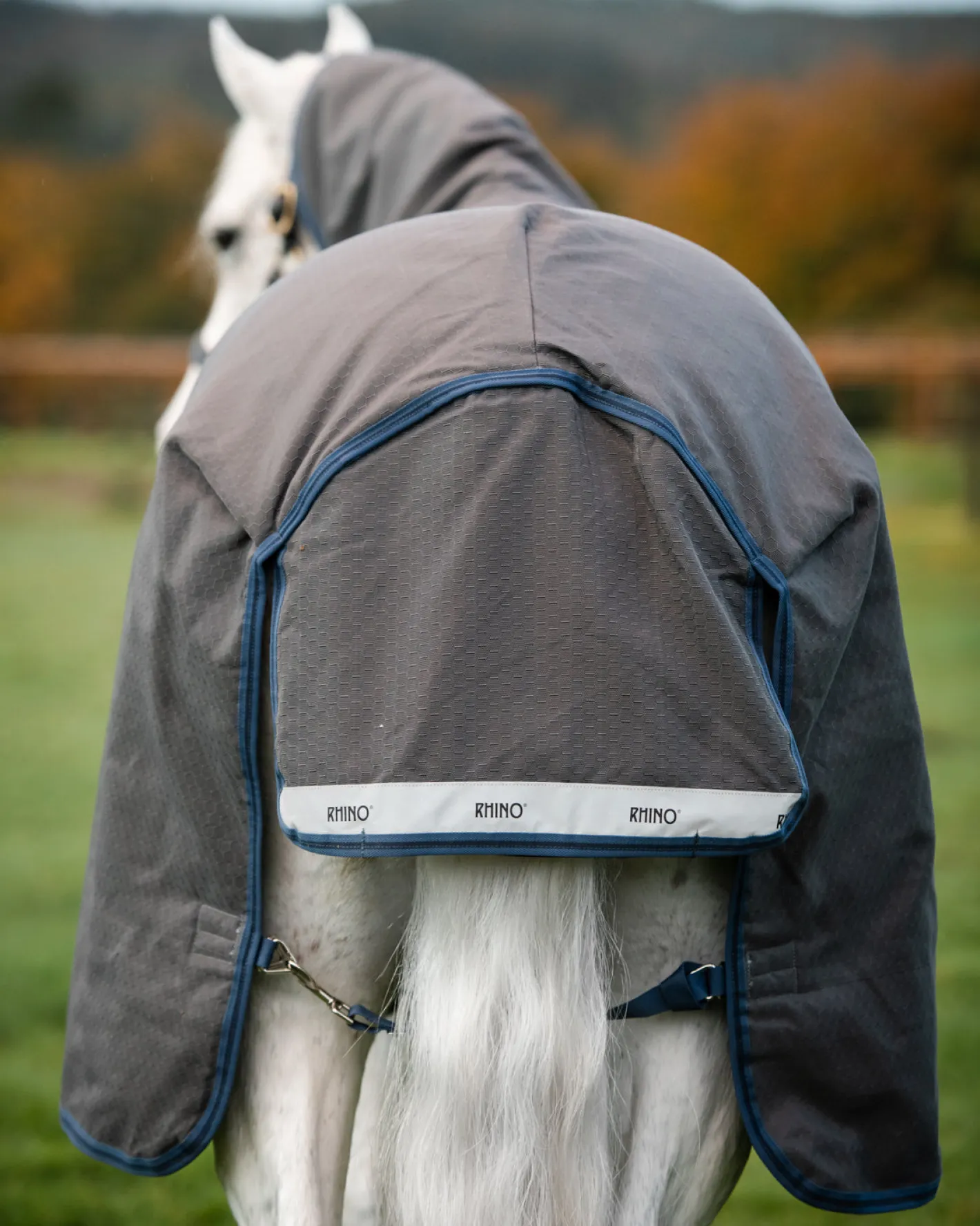 HORSEWARE ® Ireland Rhino® Plus HexStop Vari-Layer® 250 Gram Medium-Weight Turnout Blanket
