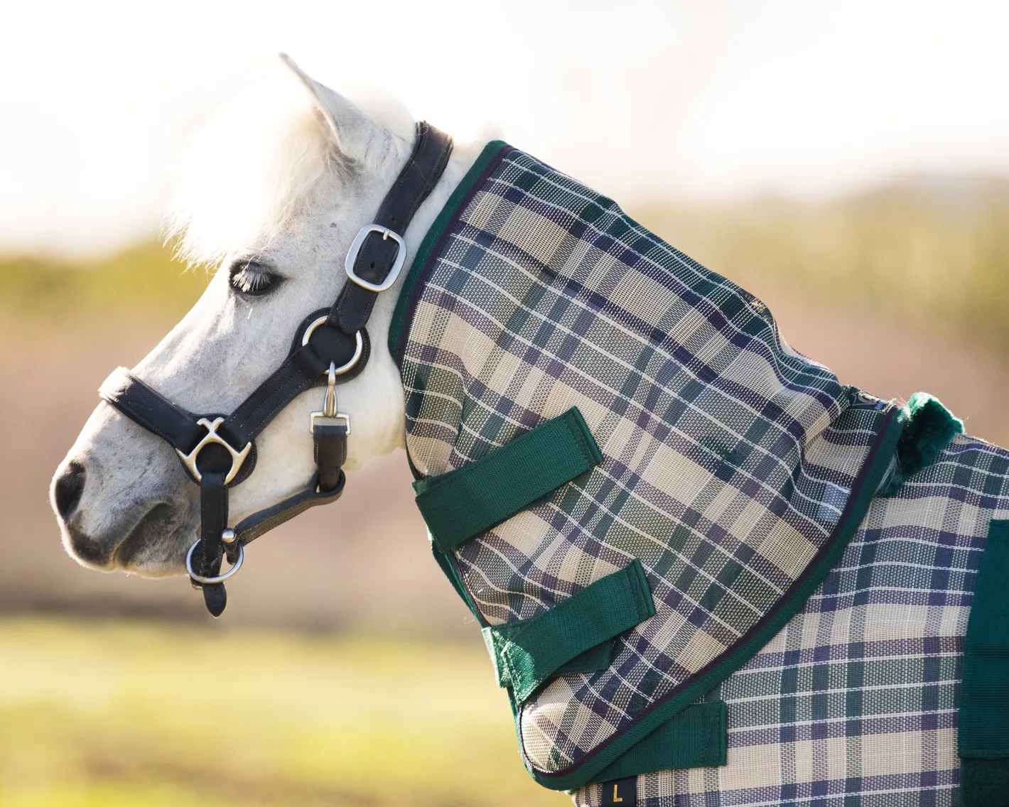 KENSINGTON ™ Mini Protective Neck Cover