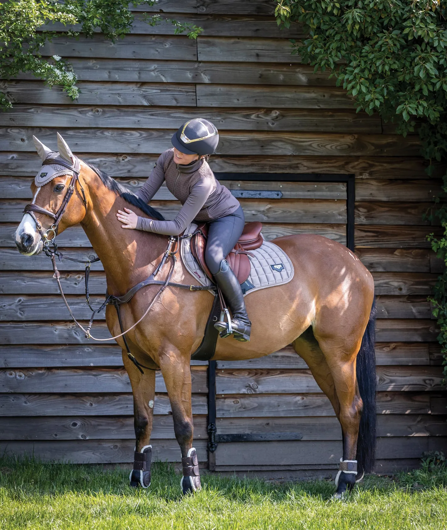 HORSE HEALTH TRADE LeMieux® Loire Satin Classic Close Contact Square