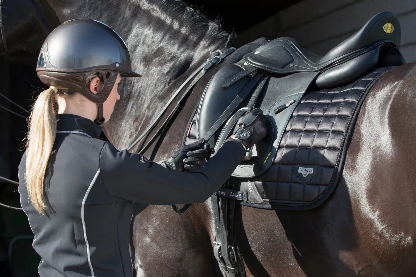 HORSE HEALTH TRADE LeMieux® Loire Satin Classic Dressage Square