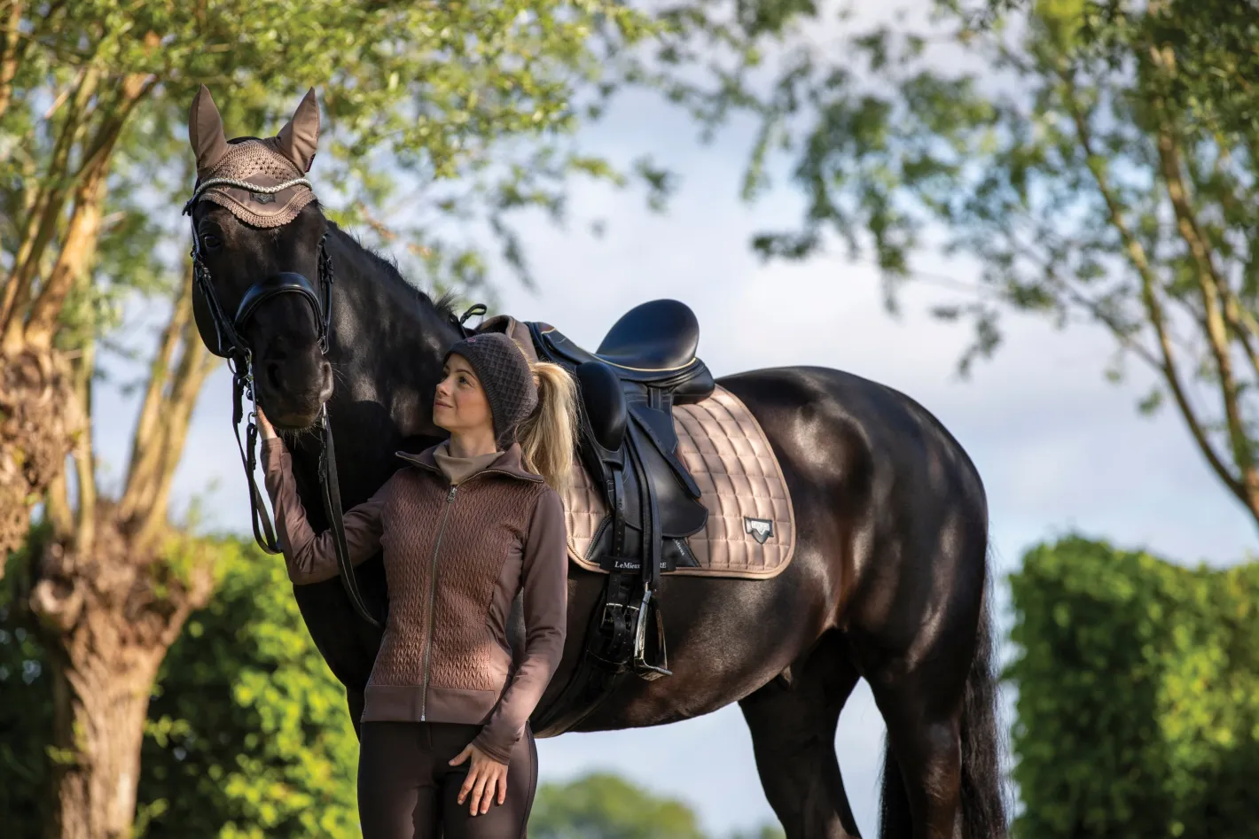 HORSE HEALTH TRADE LeMieux® Loire Satin Classic Dressage Square