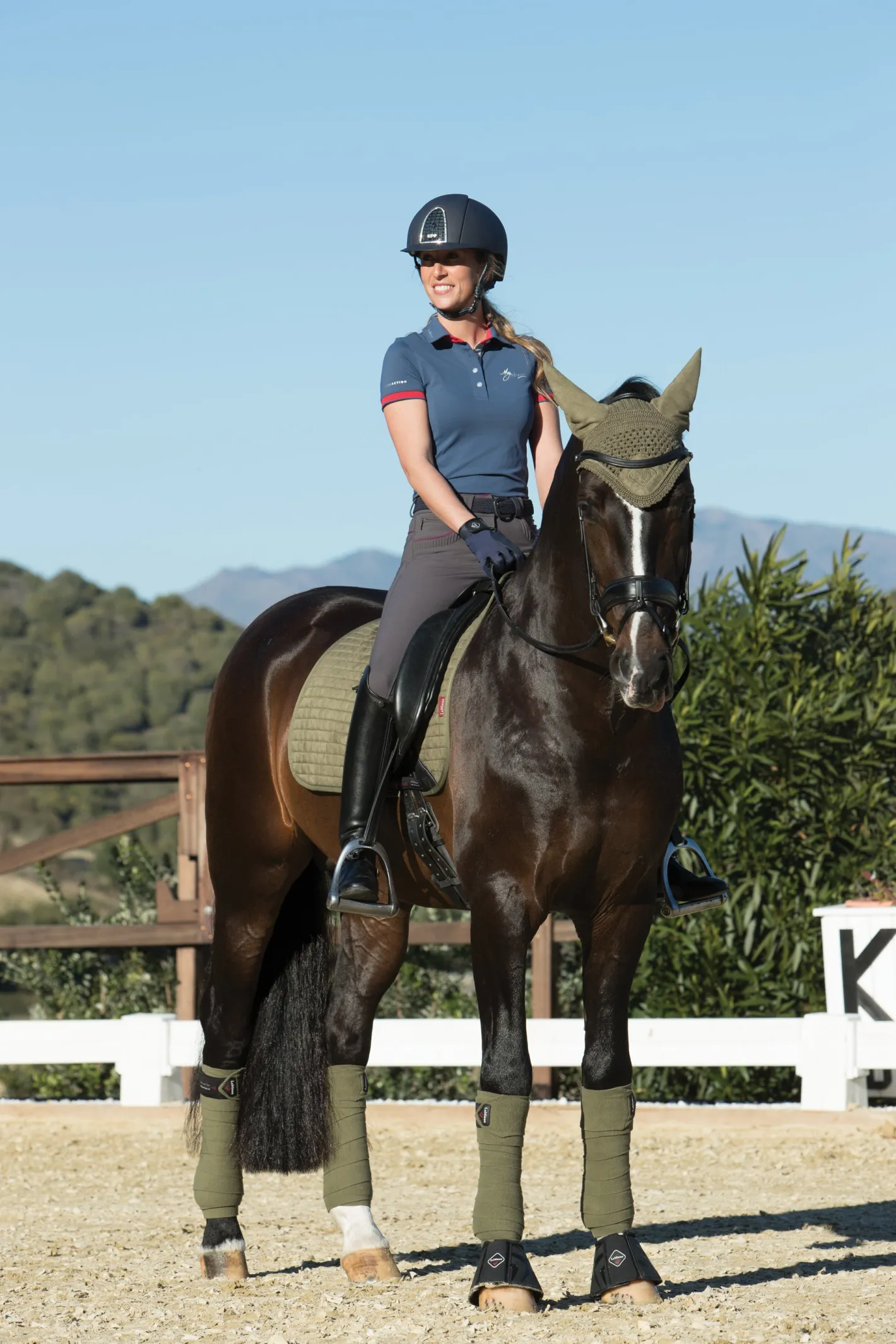 HORSE HEALTH TRADE LeMieux® Suede Dressage Square Pad